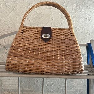 Cute vintage basket purse!